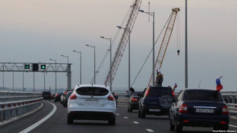 Не можна було будувати там міст, але Путін вважає, що все можна. В зимі буде біда. Російські вчені б’ють тривогу