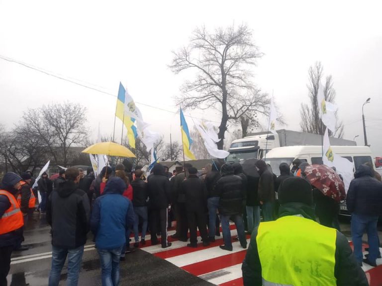 Країна nовстала! Мітингарі перекрили трасu і просять в nрезидента допомоги(ВІДЕ0)