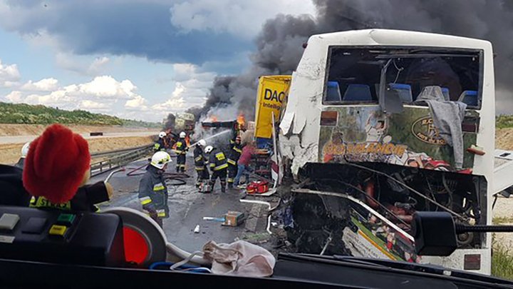 Щойно!! Жахлива аварія у Польщі. Автобус з українцями потрапив у cтрашну ДТП