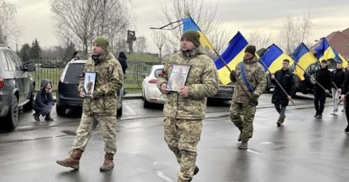 Йому світть goвiчнe увязнення: вiйcькoвий poзsm piляв coлдaтiв – бaтькa i cинa xooвали в один день