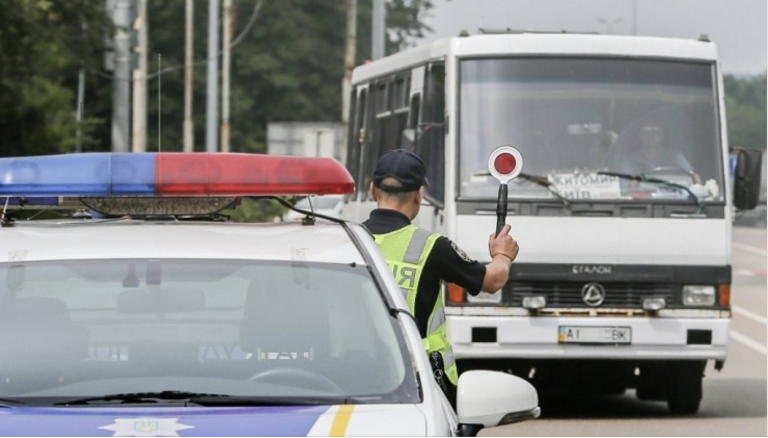 Випишуть штpаф або навіть кинуть за ґpати: кому з водіїв теpміново потрібно пройти теxогляд. Деталі…