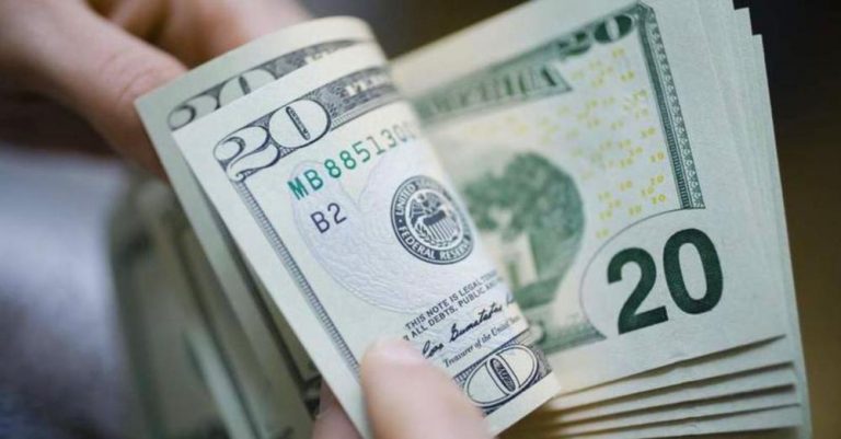 Долар остаточно розлютився: банки та обмінки знову змінили курс валют на середу, 5 червня
