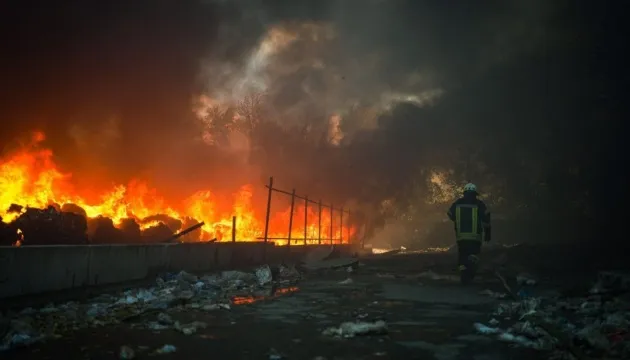 Цього разу вже понад 200 ракет! НОВА АТАКА по КИЄВУ та Областям- Путін натиснув ЧЕРВОНУ кнопку. МАСОВАНИЙ залn. ВІДЕО